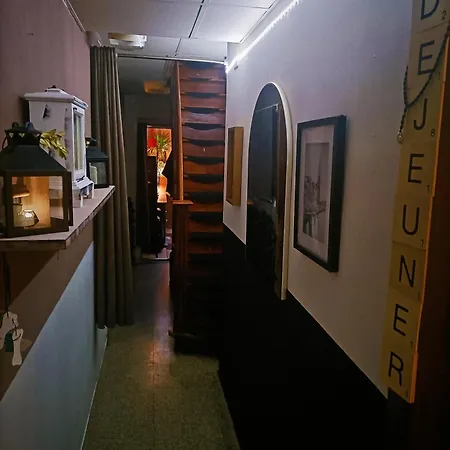 D'hote-friterie Au Zen Chris Et Jenni فندق مبيت وإفطار