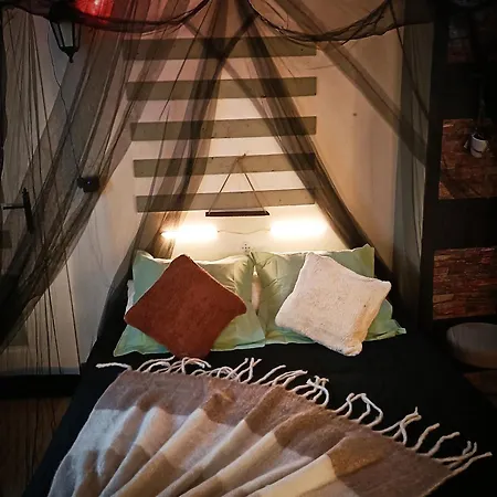 D'hote-friterie Au Zen Chris Et Jenni فندق مبيت وإفطار Courtil